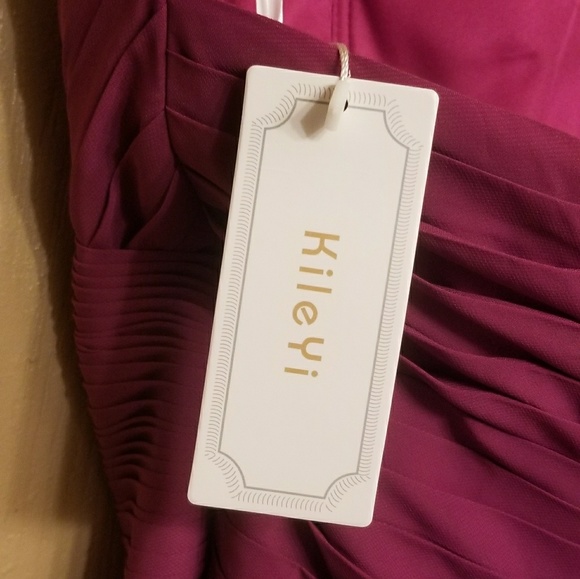 Formal dress - Picture 3 of 4